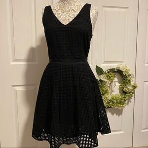 Joie V-Neck Mini Black Dress Sleveless V Neck Exposed Zip Closure at Back Medium